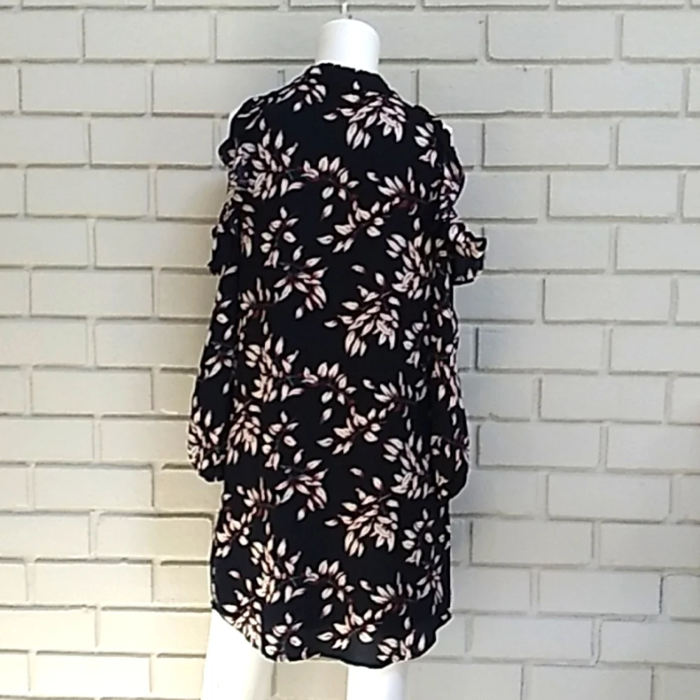 Collective Concepts Navy Ruffled Cold Shoulder Button Up Dress. Size Small - Picture 8 of 11